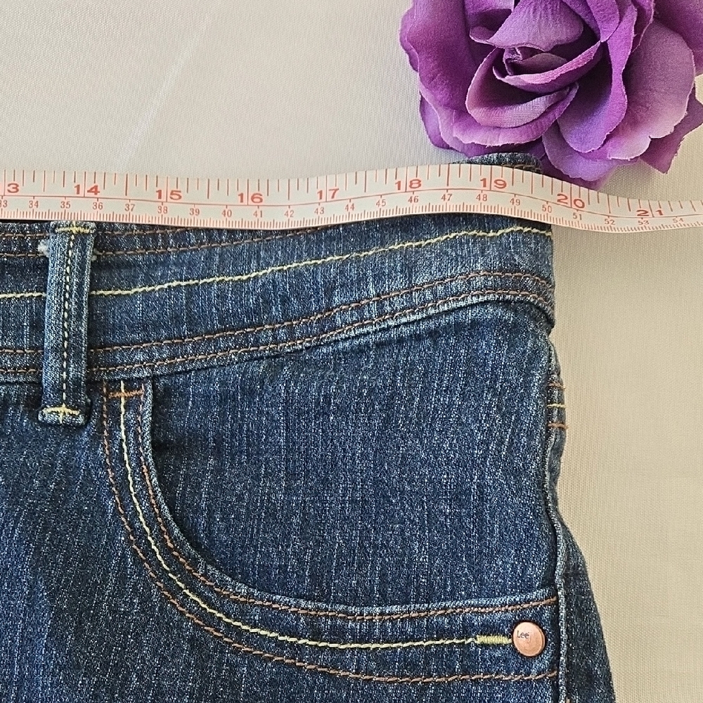 Lee Women’s Plus Size 18W Dark Wash Stretch Denim Shorts NWOT - Picture 5 of 8
